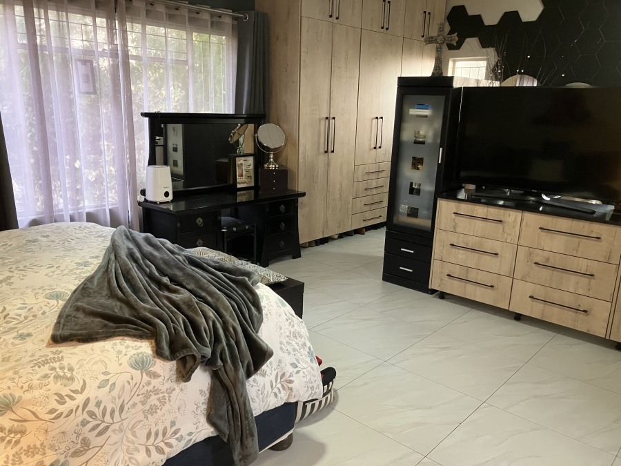 4 Bedroom Property for Sale in Waverley Gauteng