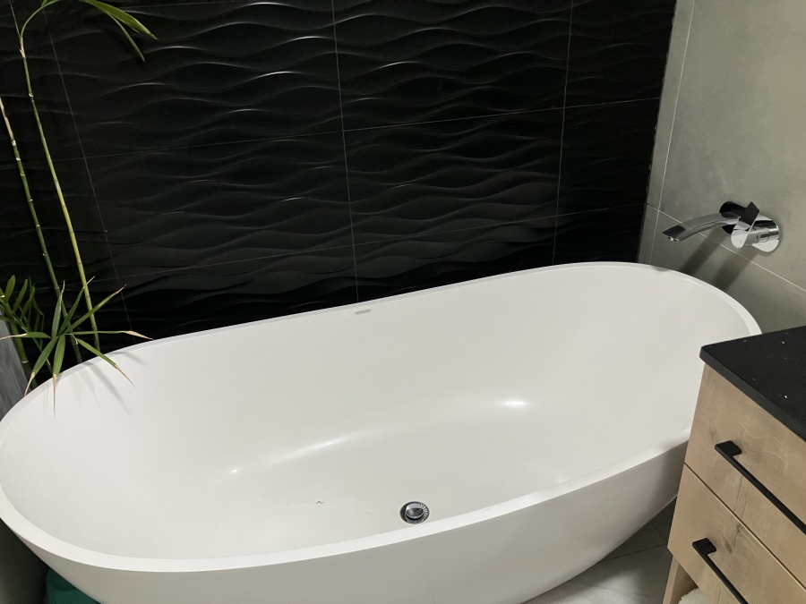 4 Bedroom Property for Sale in Waverley Gauteng