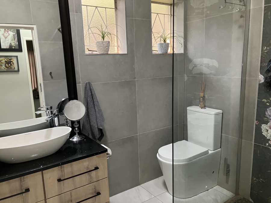 4 Bedroom Property for Sale in Waverley Gauteng