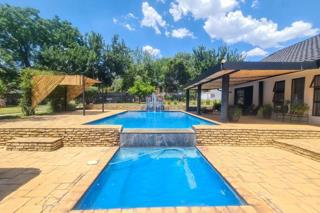 7 Bedroom Property for Sale in Raslouw Gauteng