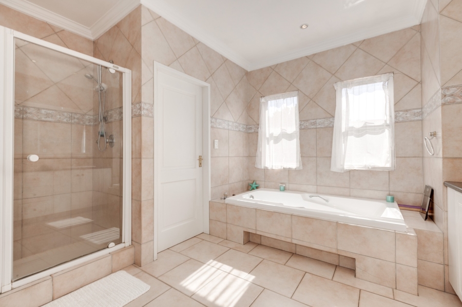 5 Bedroom Property for Sale in Dainfern Golf Estate Gauteng
