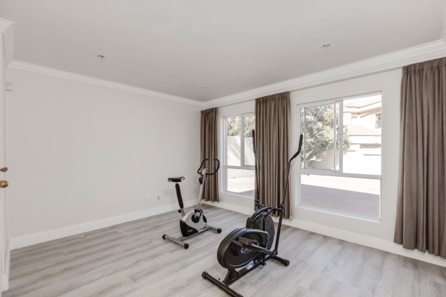 5 Bedroom Property for Sale in Dainfern Golf Estate Gauteng