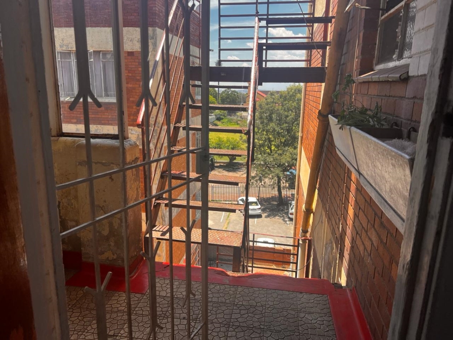 2 Bedroom Property for Sale in Yeoville Gauteng