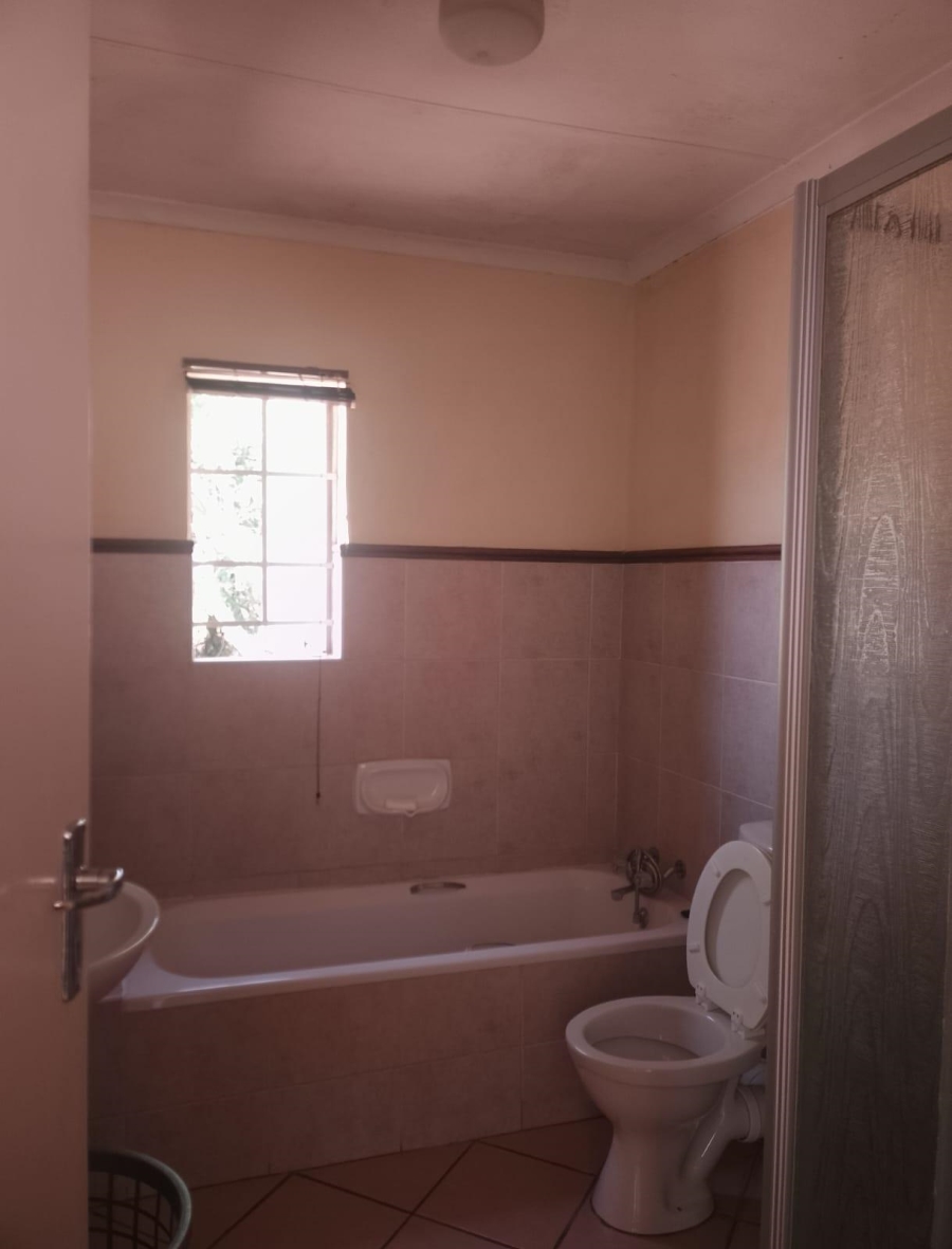 2 Bedroom Property for Sale in Stone Ridge Gauteng
