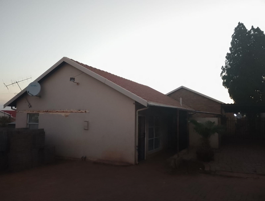 To Let 3 Bedroom Property for Rent in Erasmia Gauteng