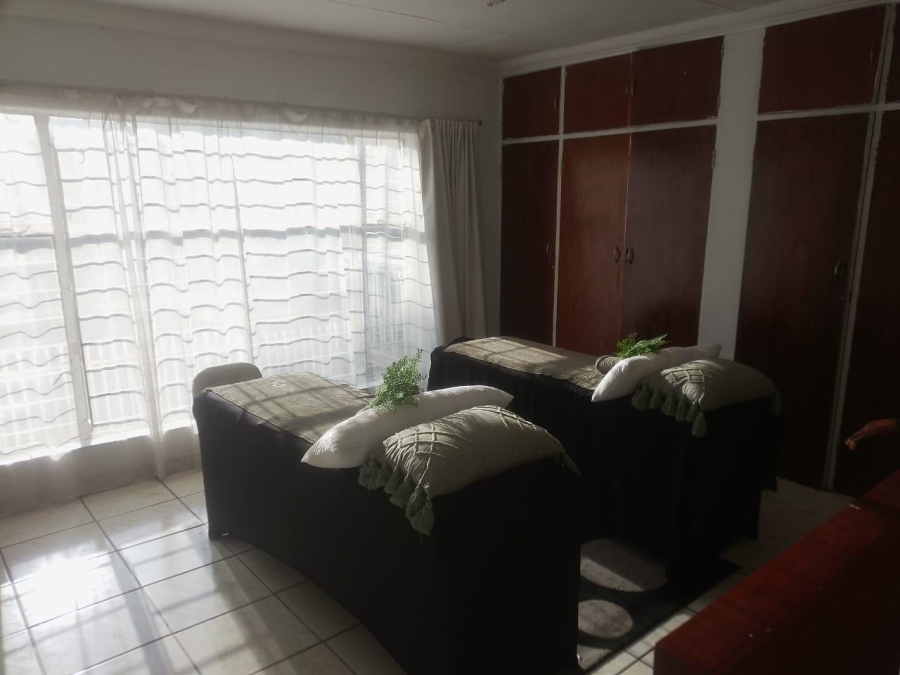 8 Bedroom Property for Sale in Laudium Gauteng