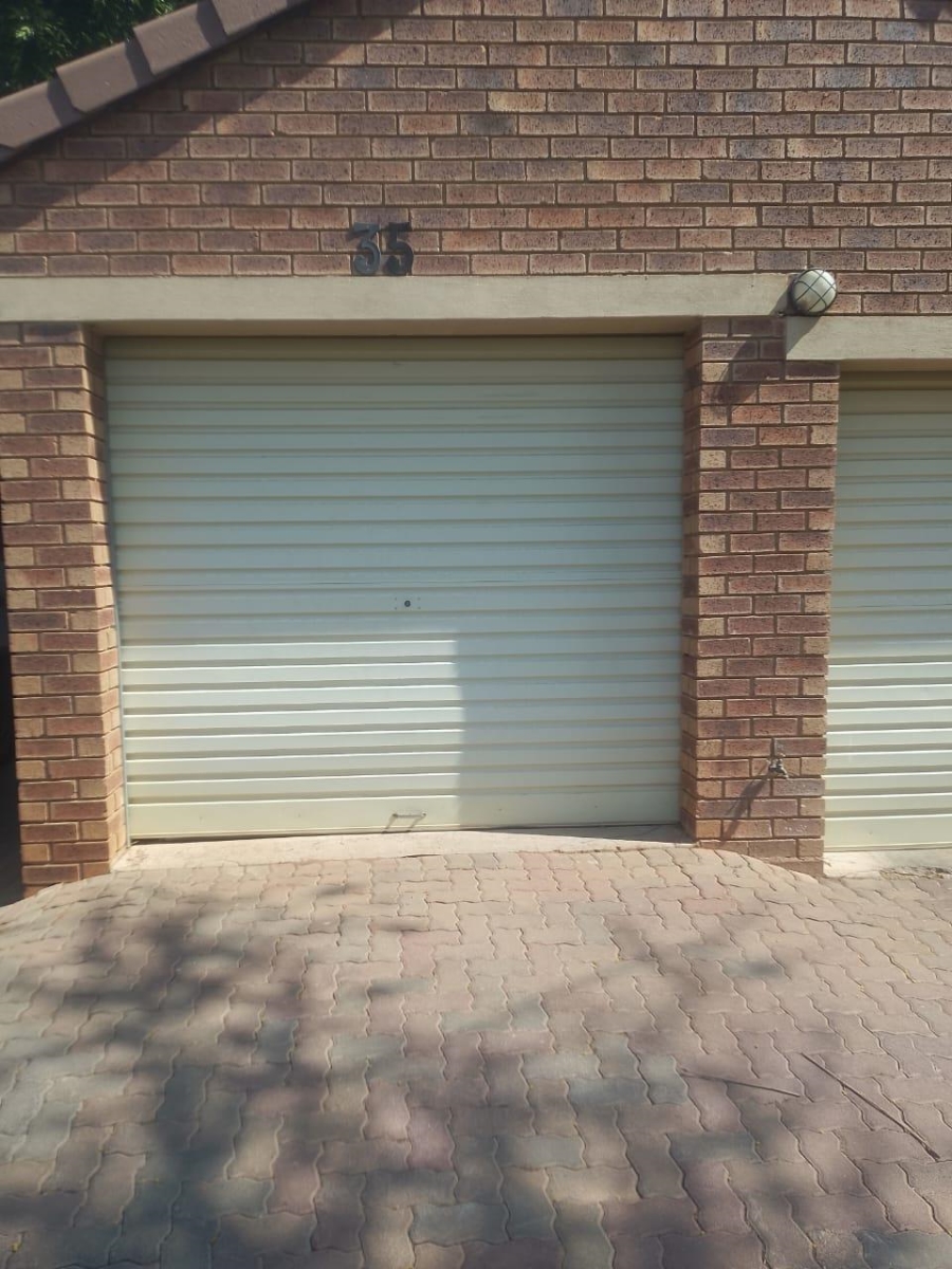 2 Bedroom Property for Sale in Mooikloof Ridge Gauteng