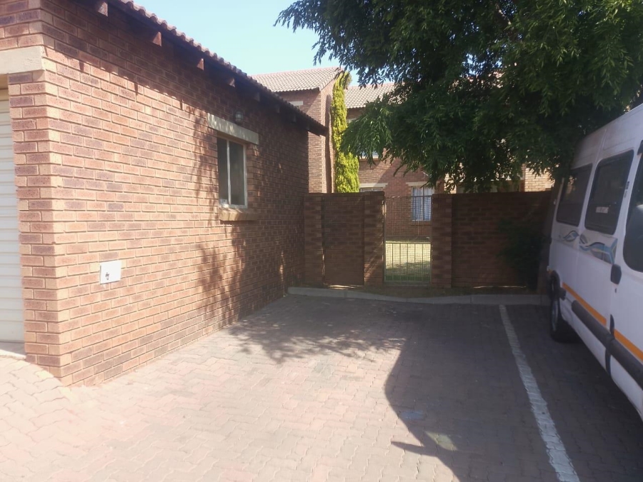 2 Bedroom Property for Sale in Mooikloof Ridge Gauteng