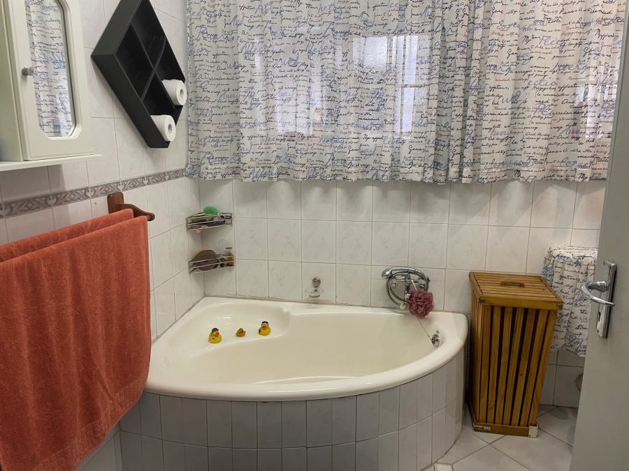 3 Bedroom Property for Sale in Hurlyvale Gauteng