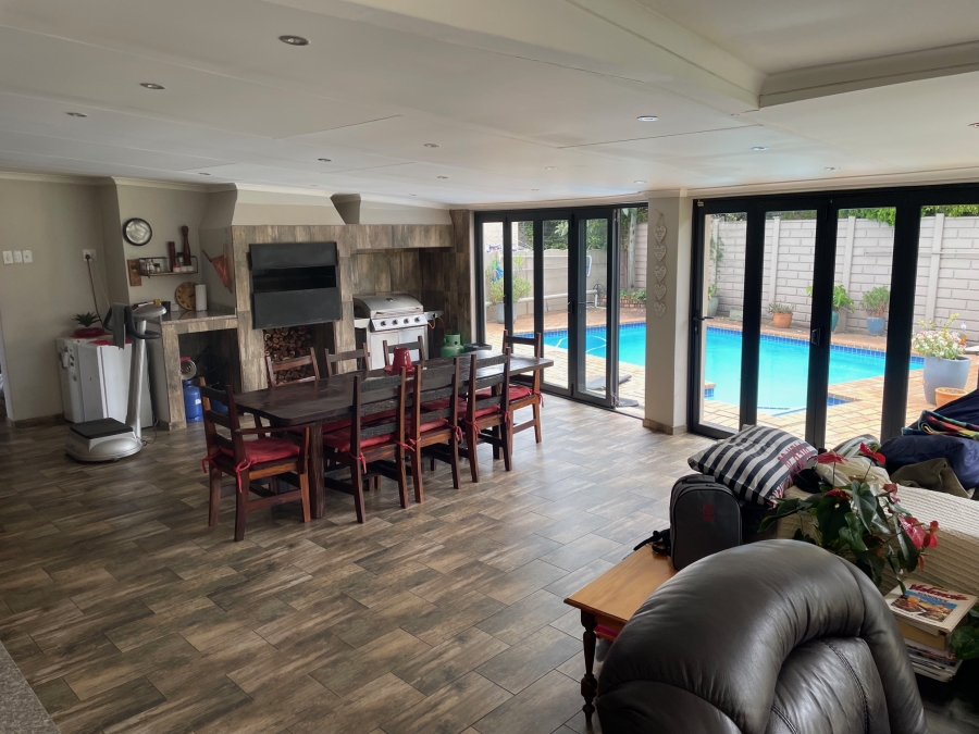 3 Bedroom Property for Sale in Hurlyvale Gauteng