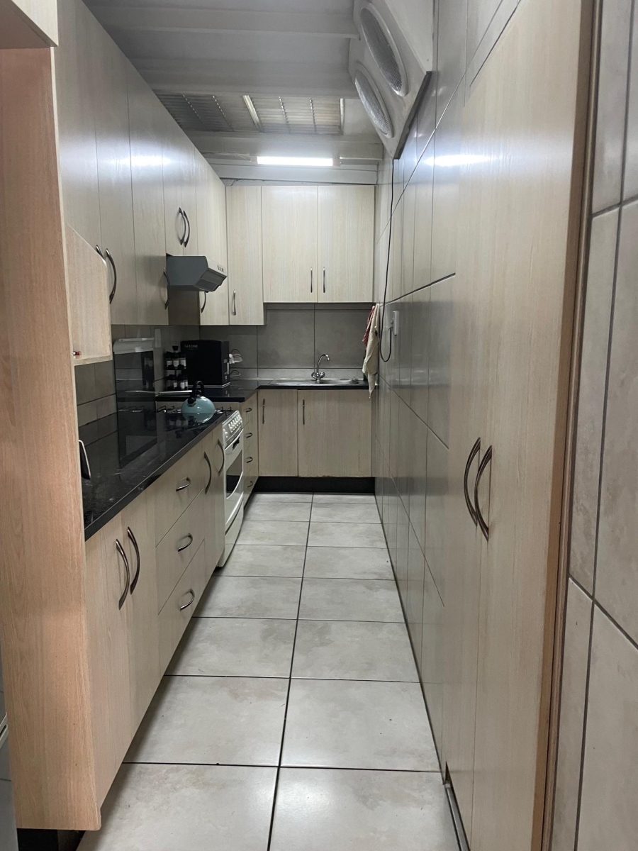 3 Bedroom Property for Sale in Hurlyvale Gauteng