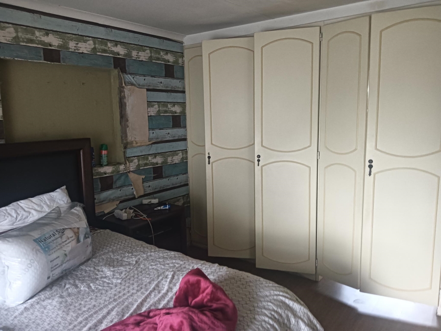 4 Bedroom Property for Sale in Klippoortje Gauteng