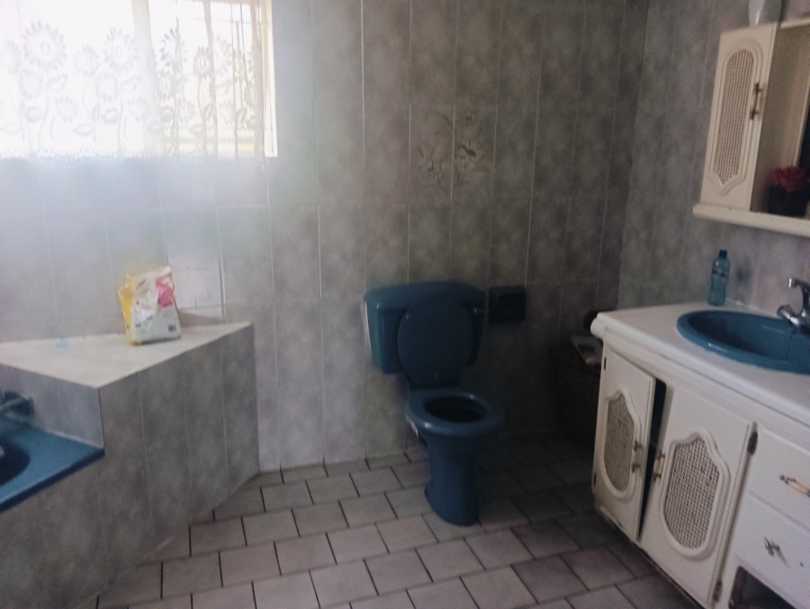 4 Bedroom Property for Sale in Klippoortje Gauteng