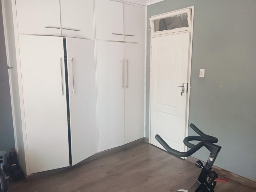 4 Bedroom Property for Sale in Klippoortje Gauteng