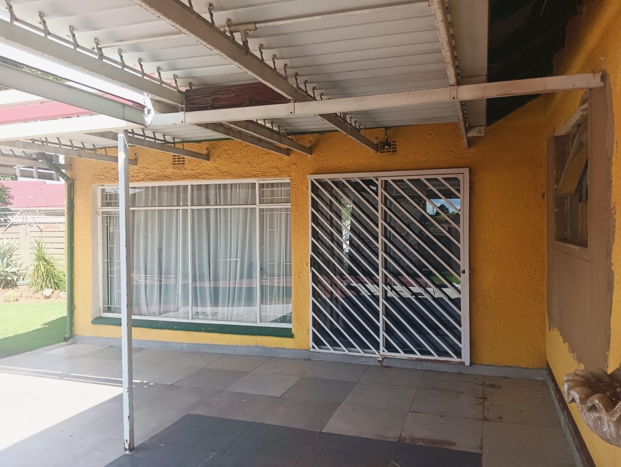 4 Bedroom Property for Sale in Klippoortje Gauteng