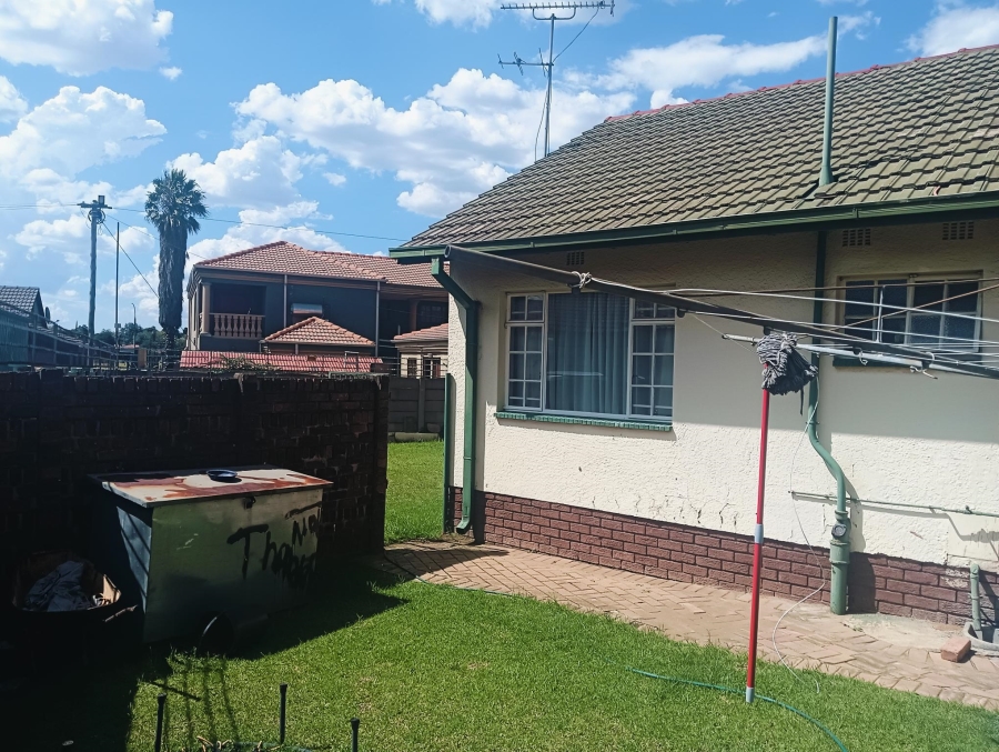4 Bedroom Property for Sale in Klippoortje Gauteng