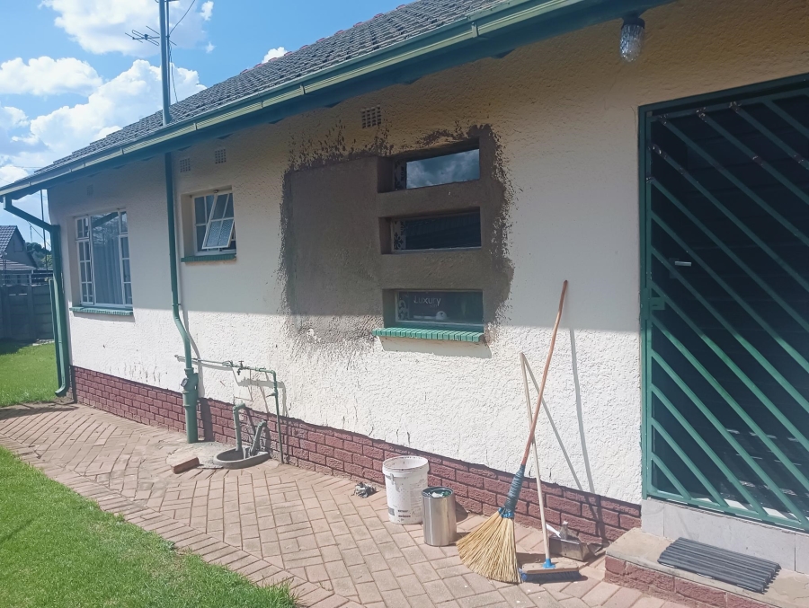 4 Bedroom Property for Sale in Klippoortje Gauteng