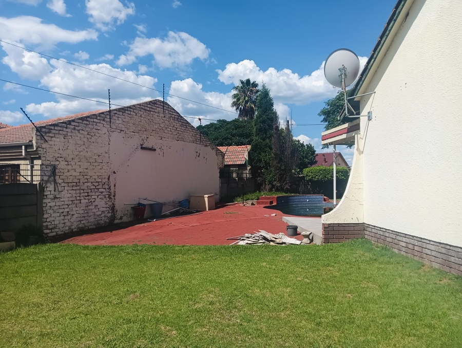 4 Bedroom Property for Sale in Klippoortje Gauteng