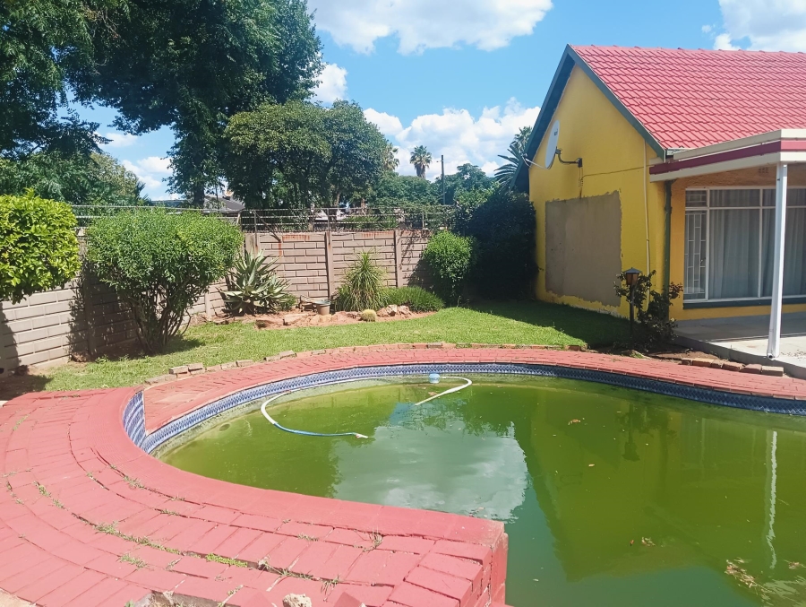 4 Bedroom Property for Sale in Klippoortje Gauteng