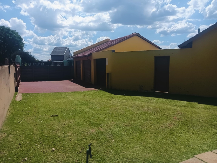 4 Bedroom Property for Sale in Klippoortje Gauteng