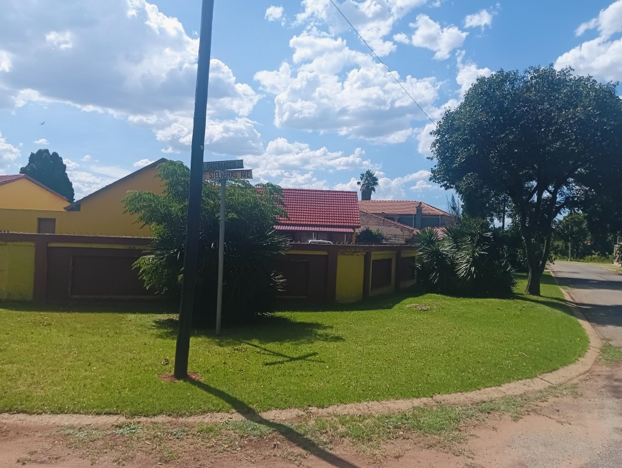 4 Bedroom Property for Sale in Klippoortje Gauteng