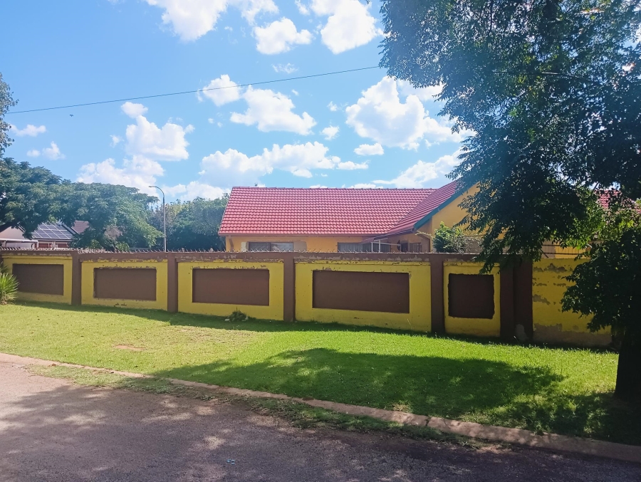 4 Bedroom Property for Sale in Klippoortje Gauteng