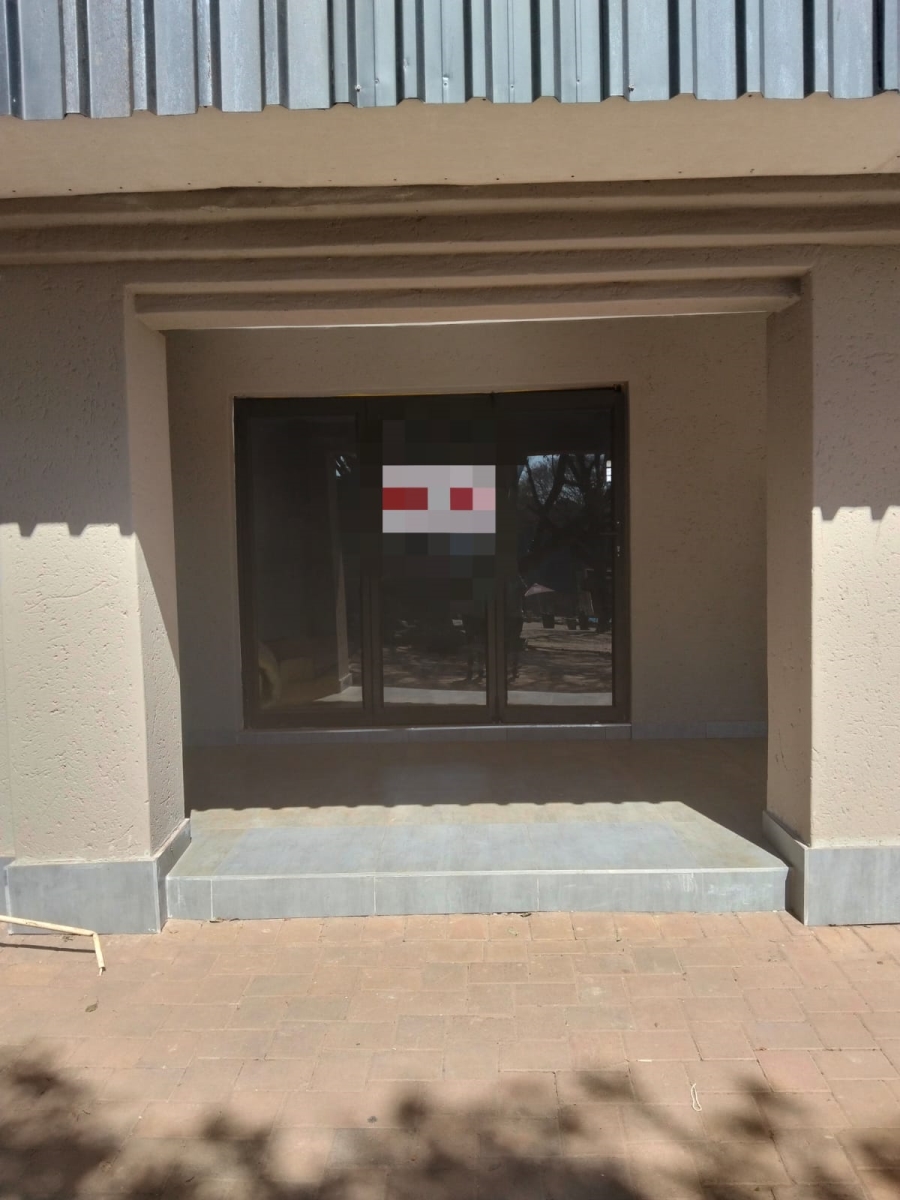 To Let Commercial Property for Rent in Raslouw Gauteng