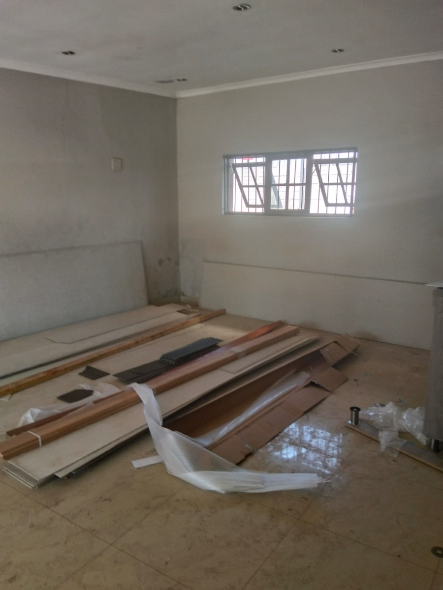 To Let Commercial Property for Rent in Raslouw Gauteng
