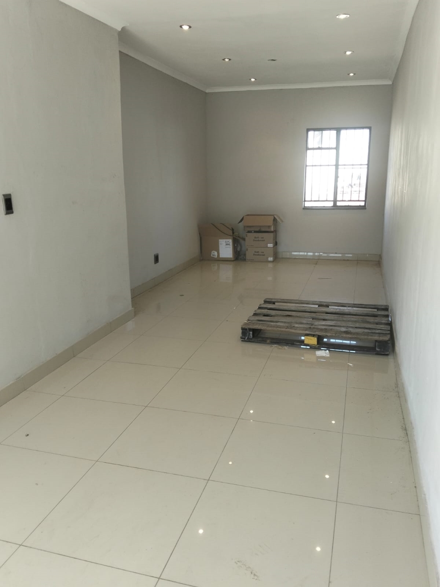 To Let Commercial Property for Rent in Raslouw Gauteng