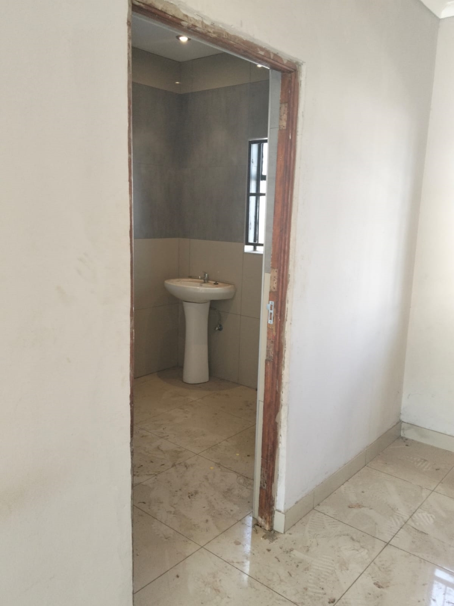 To Let Commercial Property for Rent in Raslouw Gauteng