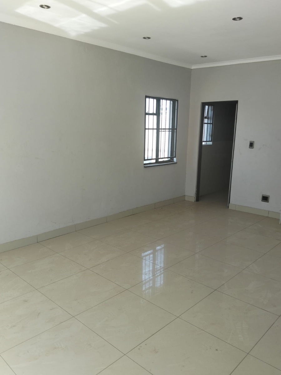 To Let Commercial Property for Rent in Raslouw Gauteng