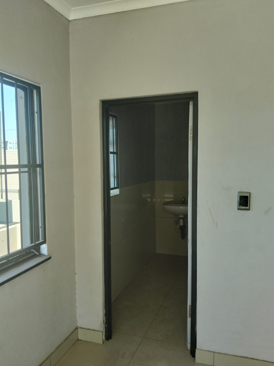 To Let Commercial Property for Rent in Raslouw Gauteng