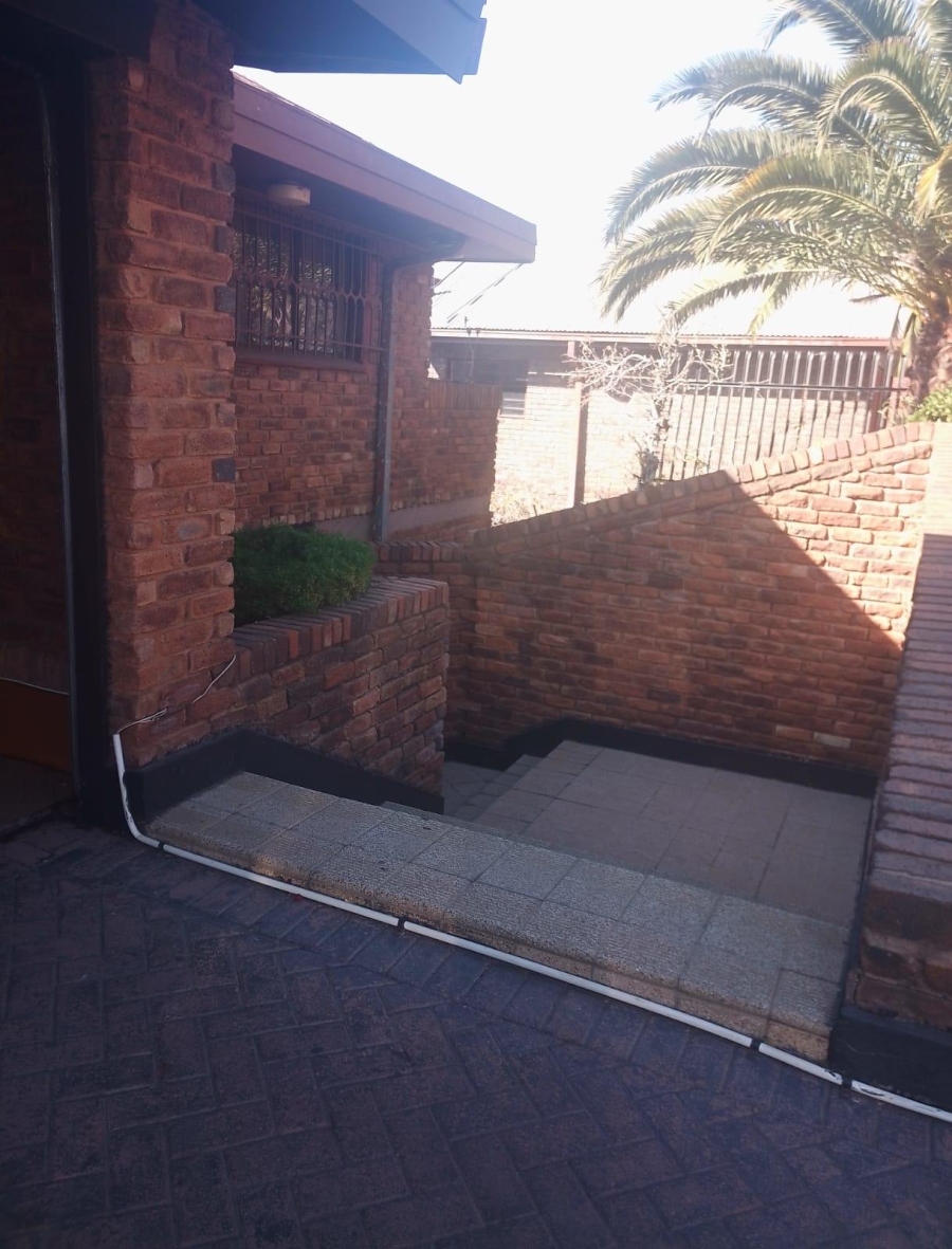 8 Bedroom Property for Sale in Laudium Gauteng