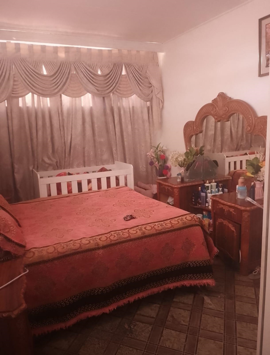 8 Bedroom Property for Sale in Laudium Gauteng