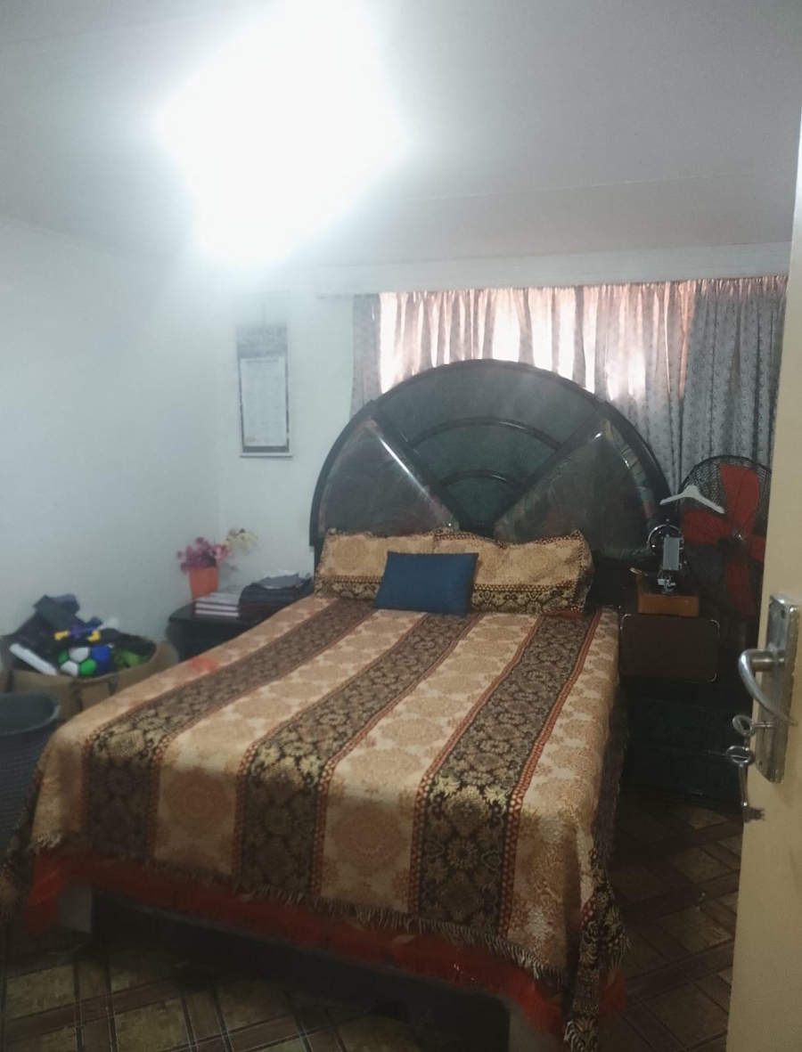 8 Bedroom Property for Sale in Laudium Gauteng