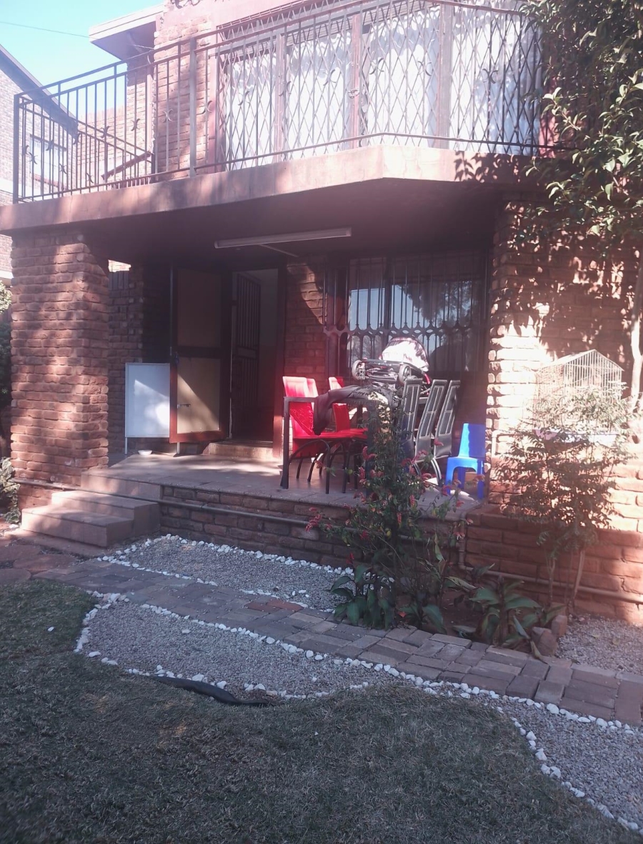 8 Bedroom Property for Sale in Laudium Gauteng
