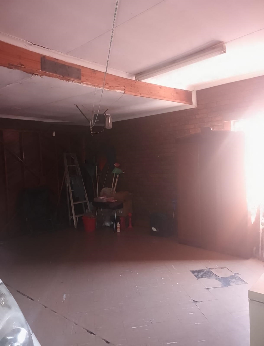 8 Bedroom Property for Sale in Laudium Gauteng