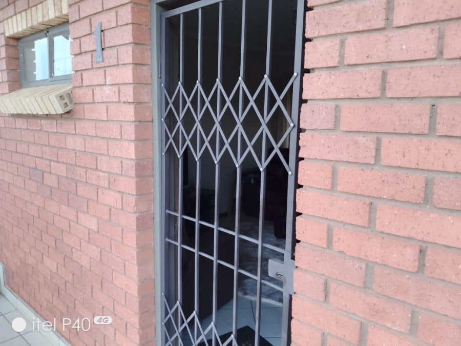 2 Bedroom Property for Sale in Noordwyk Gauteng