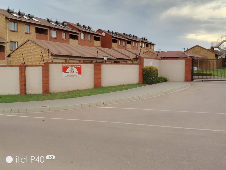 2 Bedroom Property for Sale in Noordwyk Gauteng