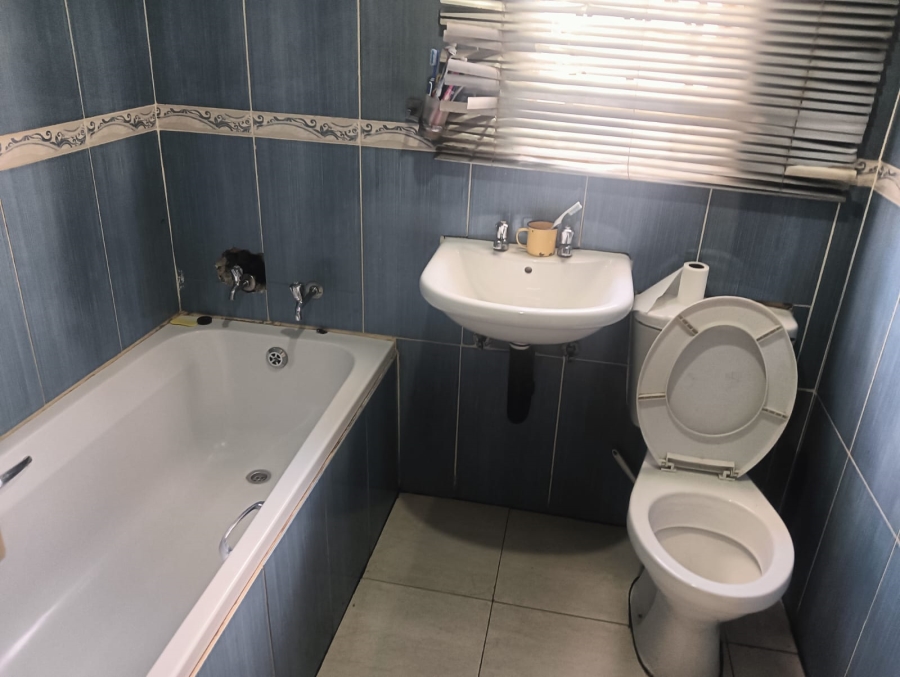 3 Bedroom Property for Sale in Windmill Park Gauteng