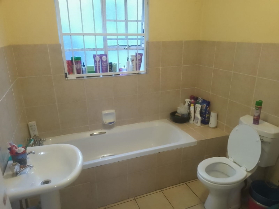 2 Bedroom Property for Sale in Noordwyk Gauteng
