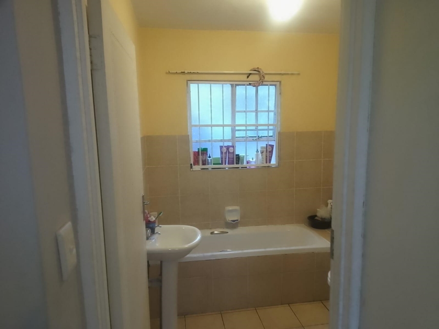 2 Bedroom Property for Sale in Noordwyk Gauteng