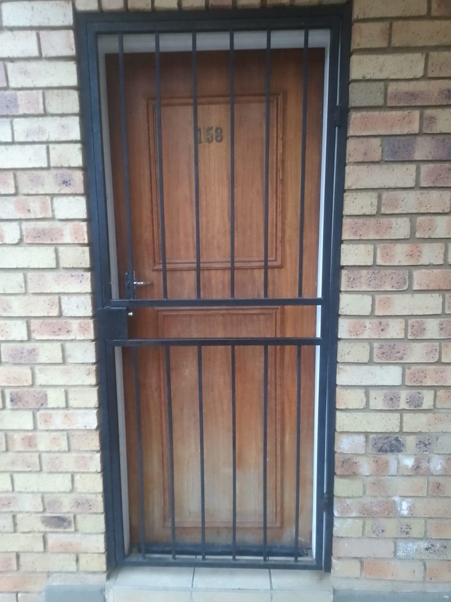 2 Bedroom Property for Sale in Noordwyk Gauteng