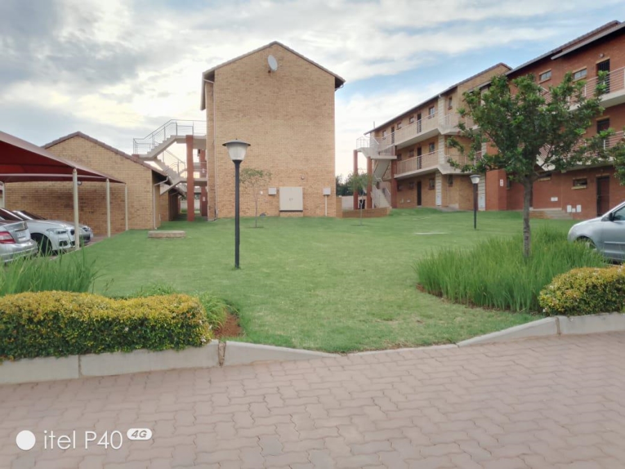 2 Bedroom Property for Sale in Noordwyk Gauteng