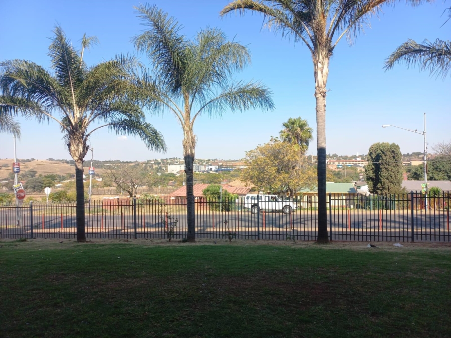 2 Bedroom Property for Sale in Laudium Gauteng