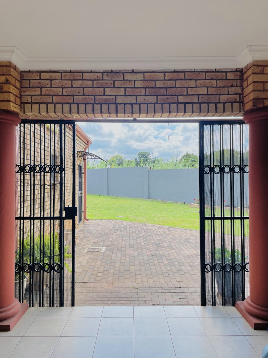 4 Bedroom Property for Sale in Erasmia Gauteng