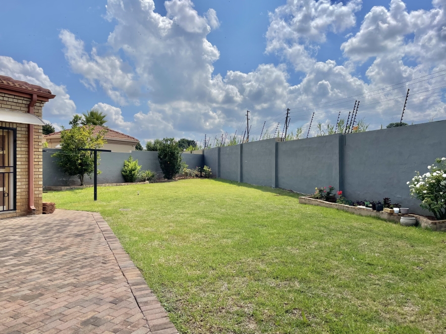 4 Bedroom Property for Sale in Erasmia Gauteng