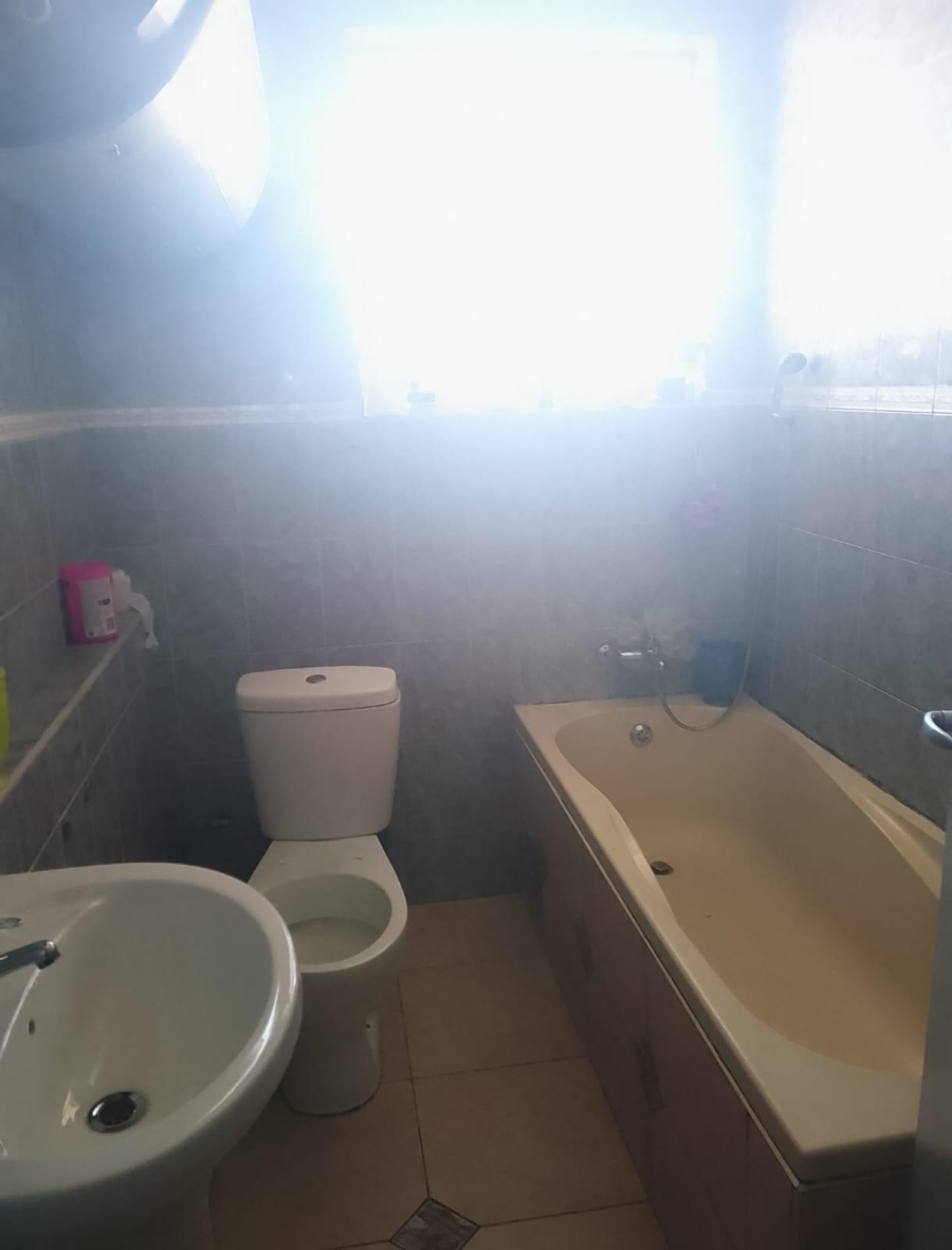 2 Bedroom Property for Sale in Laudium Gauteng