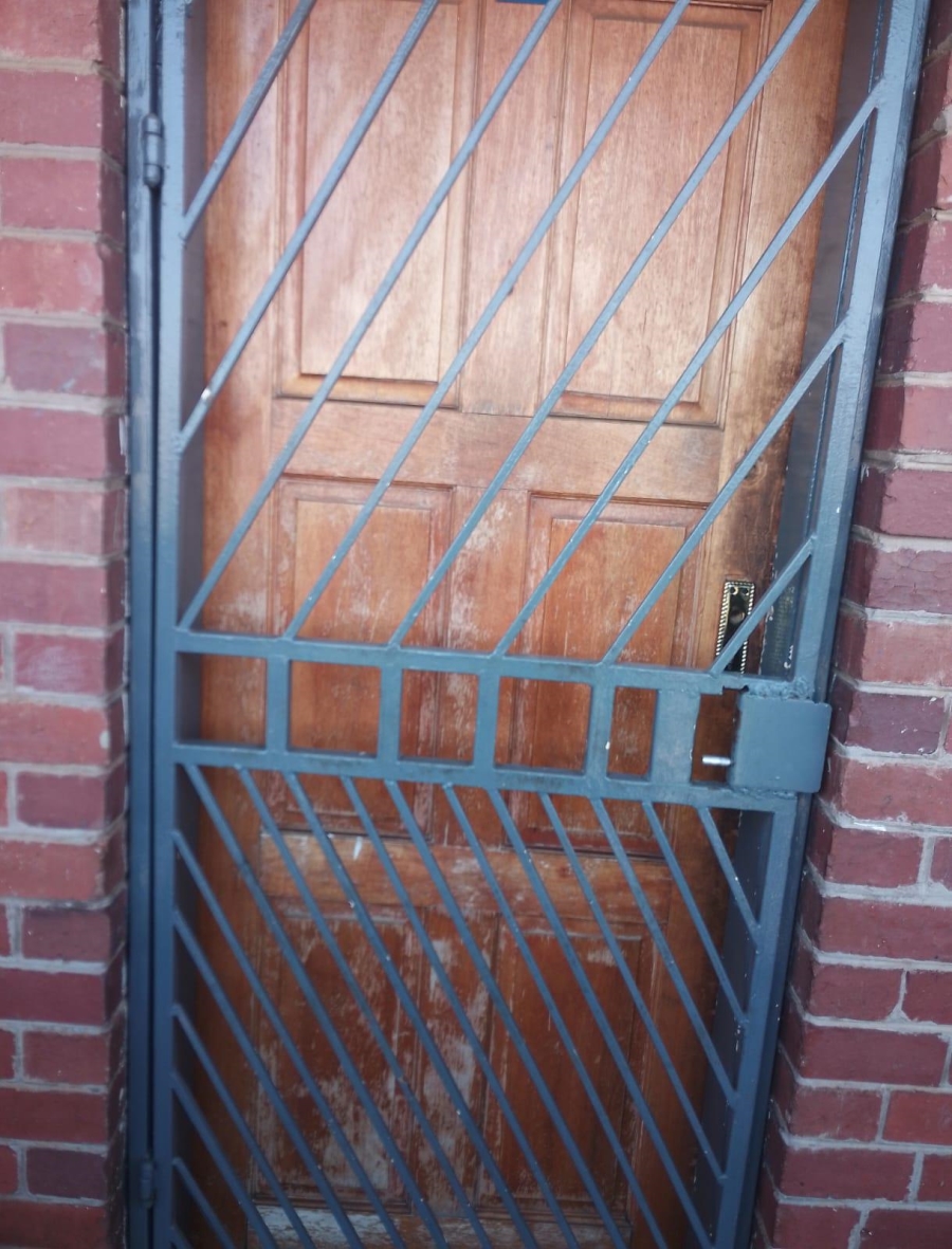 2 Bedroom Property for Sale in Laudium Gauteng