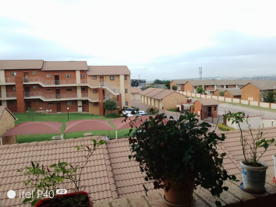 2 Bedroom Property for Sale in Noordwyk Gauteng